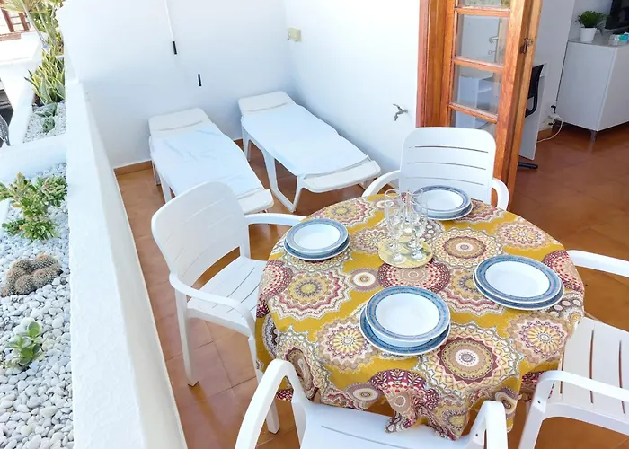 Apartamento Helena En Garden City Con Piscina Climatizada